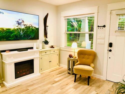 Jacksonville Blue Bungalow Retreat Comfortable 2 Bedroom Haven in Jacksonville, USA