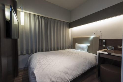 Renovated Single Room - Non-Smoking image 6