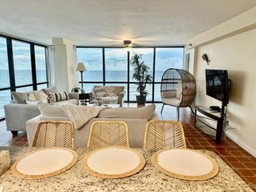 beautiful oceanfront two bedroom condo in Daytona Beach, USA