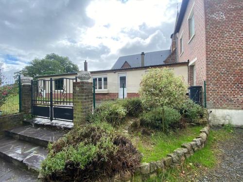 Maison Au champ du souvenir 5 chambres 8 personnes in Albert