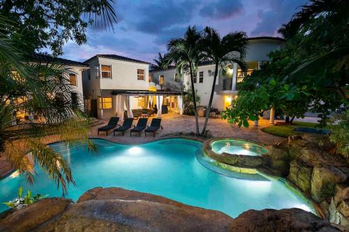 Villa sleeps 18 in Miami Shores with Movie theater / Pool / Jacuzzi in Miami, USA