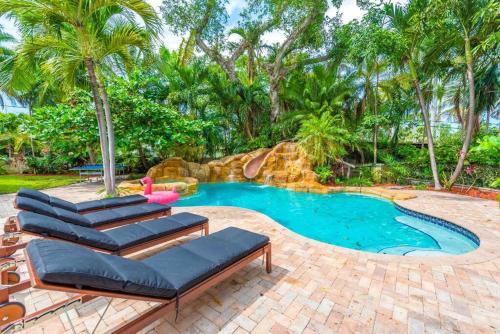 Villa sleeps 18 in Miami Shores with Movie theater / Pool / Jacuzzi in Miami, USA