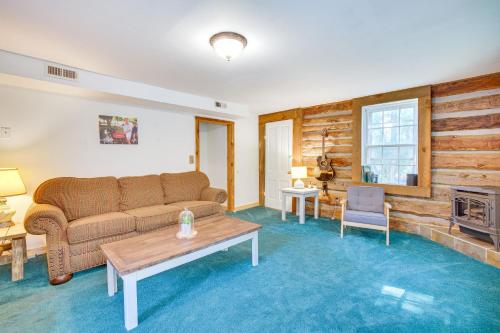Wisconsin Cabin Getaway Near Castle Rock Late in Mauston, USA