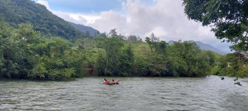 Yaxlik River Lodge