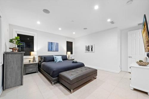 Oceanfront 4 Bedroom Villa with Pool Steps to the Beach! in Hollywood, USA