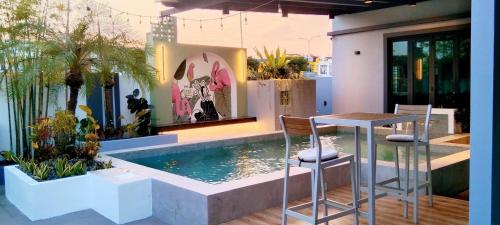 The Hiijo Haus Private Pool & Garden