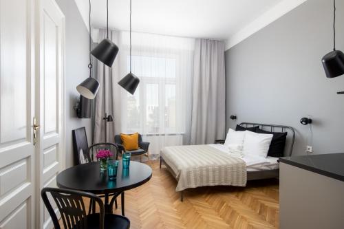 Barbacan Suites - Old Town Apartments - by Upstairs 5