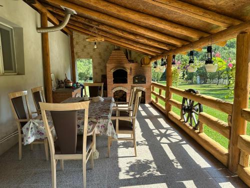 Cabana lui Foardă (Cabana lui Foarda) in Godeanu