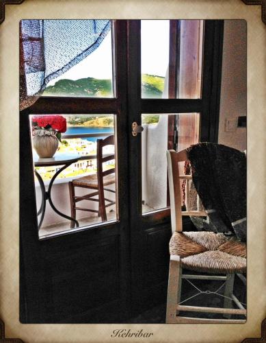 Double Room with Balcony image 2