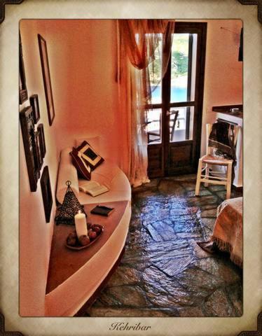 Double Room with Balcony image 6