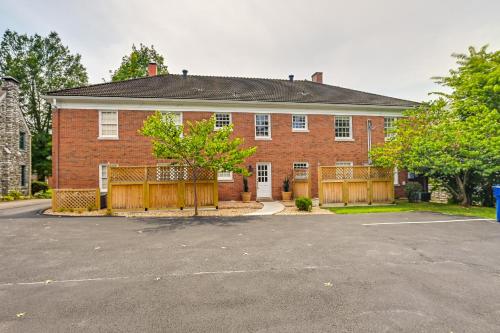 Lexington Condo with Balcony 1 Mi to UK Campus! in Lexington, USA