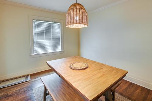 Lexington Condo with Balcony 1 Mi to UK Campus! in Lexington, USA