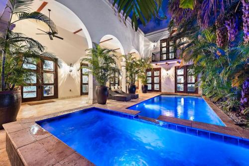 Villa in Fort Lauderdale with GYM POOL JACUZZI Sleeps 12 Guest in Fort Lauderdale, USA
