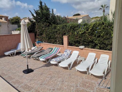 Swimming pool, CHALET MUY CERCA DE LA PLAYA CON PISCINA PRIVADA in Torrevieja