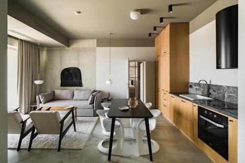 Dapur, Rezident Tomis Marina in Constanta