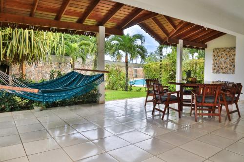 Spacious Modern Villa-Serene Private Garden-Pool-BBQ-Patio-Playa Bonita