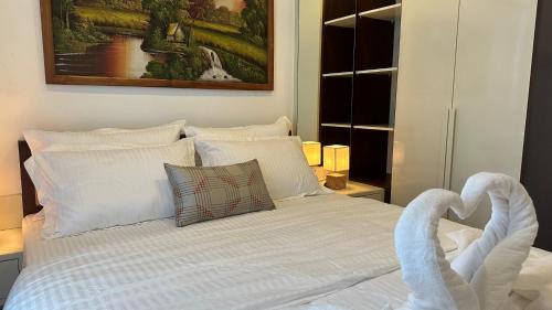 Cosy home in heart of Colombo at Capitol Twinpeaks. - image 3