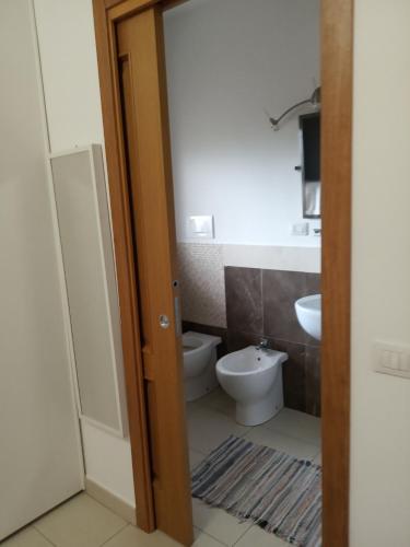 R(H)OME Apartment - image 5