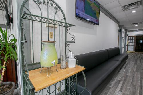 Clarion Inn Dayton Airport - image 12