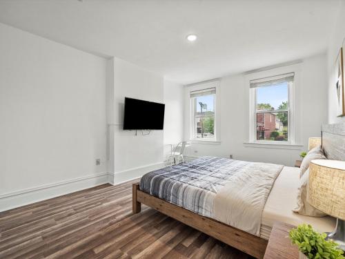 Oakland/University @D Modern and Spacious Private Bedroom with Shared