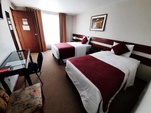 Twin Room image 4
