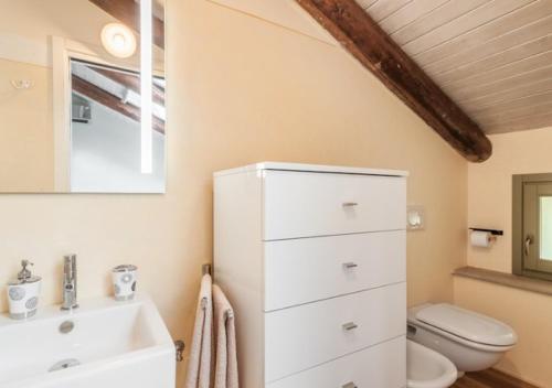 Charming Loft [Golf Club Barolo]