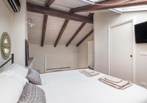 Charming Loft [Golf Club Barolo]