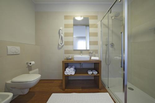 Superior Triple Room image 4