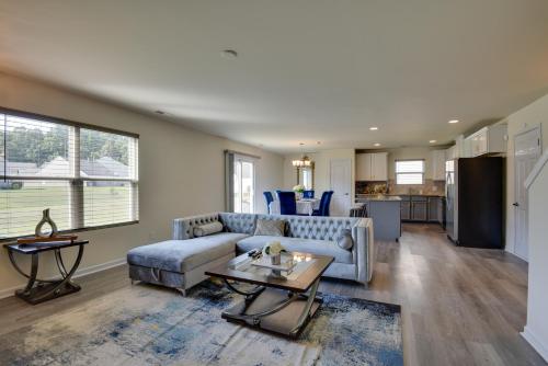 Spacious Gastonia Home with Pool Access! Spacious Gastonia Home with Pool Access!