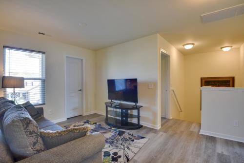 Spacious Gastonia Home with Pool Access! Spacious Gastonia Home with Pool Access!