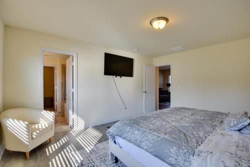 Spacious Gastonia Home with Pool Access! Spacious Gastonia Home with Pool Access!