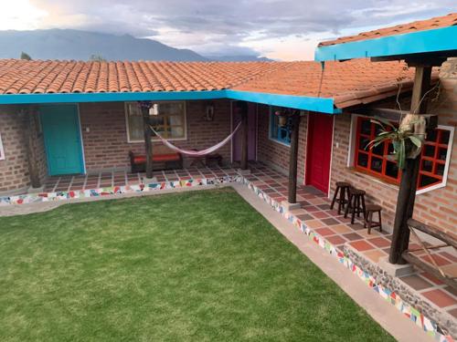 Casa Victoria, habitaciones y zona de camping