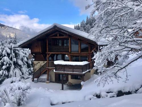 Superbe CHALET (14 personnes) & SAUNA au pied du Mont Blanc