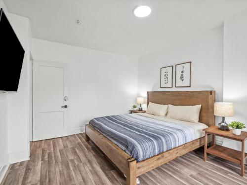 Oakland/University @G Modern and Bright Private Bedroom with Shared Bathroom in Pittsburgh, USA