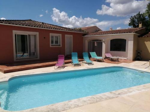 VILLA 2 CHAMBRES AVEC CUISINE OUVERTE ET VUE SUR LA piscine - Location, gîte - Salon-de-Provence