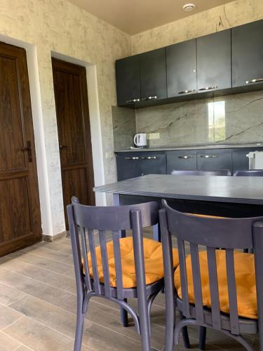 keuken, DendroBak GuestHouse in Stepʼanavan