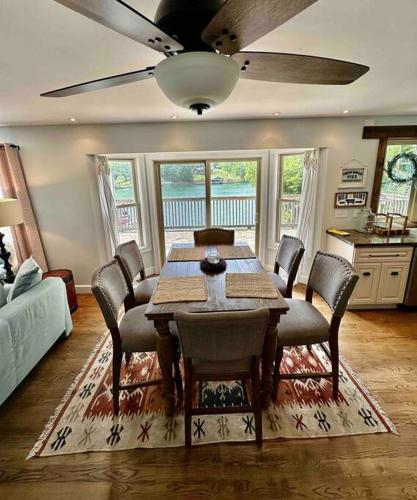 Lake House perfect for family of 10 in Princeton (IL)