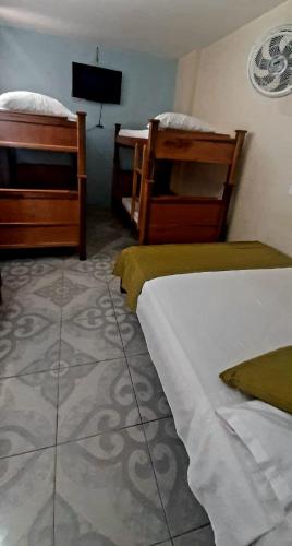 1 double bed, 2 bunk beds