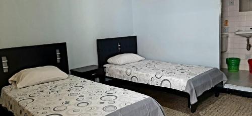 2 twin beds
