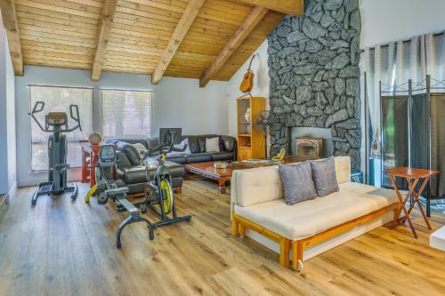 Pet-Friendly Coarsegold Vacation Rental with Deck!