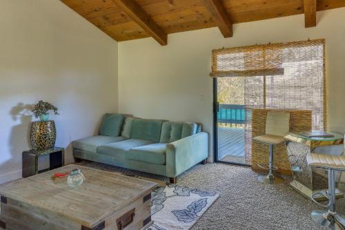 Pet-Friendly Coarsegold Vacation Rental with Deck!