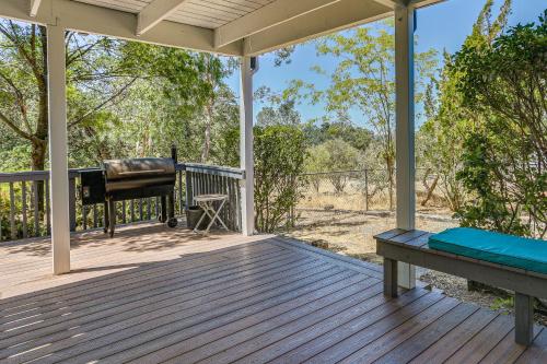 Pet-Friendly Coarsegold Vacation Rental with Deck!