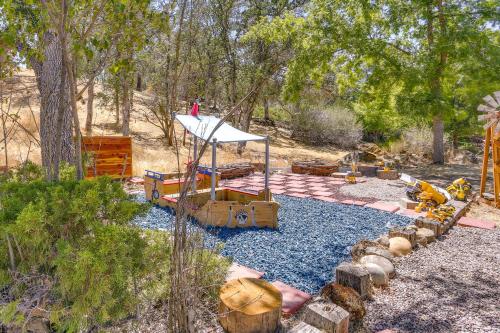 Pet-Friendly Coarsegold Vacation Rental with Deck!