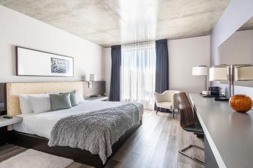 HOTEL 10 Room Type - Privilege King