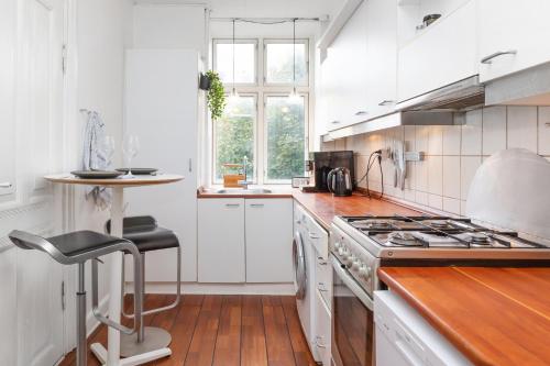 Kitchen, 5 min fra banegarden - plads til 4-personer in Ogadekvarteret