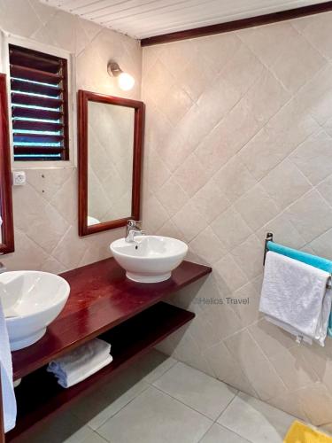 Case Coco Pointe Batterie. Piscine, vue mer, 4 p.