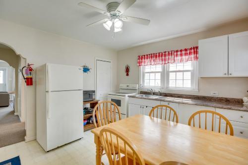 North Wildwood Vacation Rental about 1 Block to Beach! in Wildwood, USA