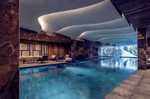 Swimming pool, Antares Meribel Resort & SPA in Meribel