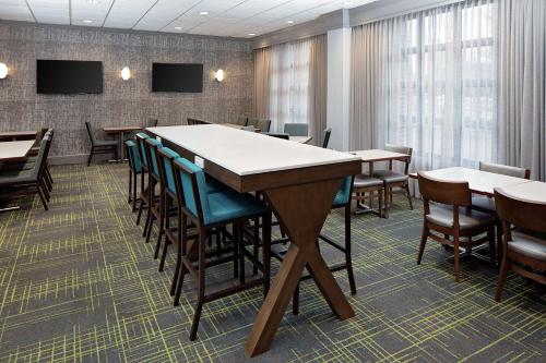 Hampton Inn Louisville Downtown in Louisville, USA