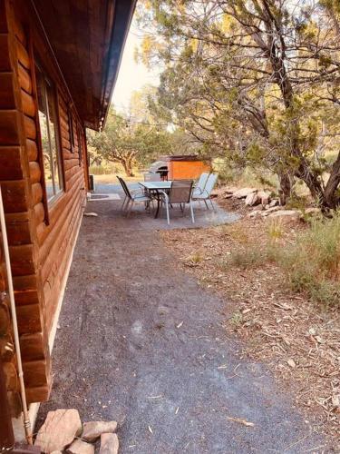 A Cozy Cabin Escape in Tijeras-Hot Tub-Game room-Pet Friendly!